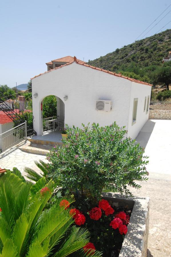 Makis Village-Apartments Agia Efimia Екстериор снимка
