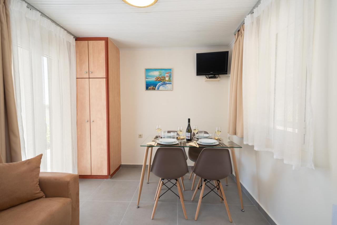Makis Village-Apartments Agia Efimia Екстериор снимка