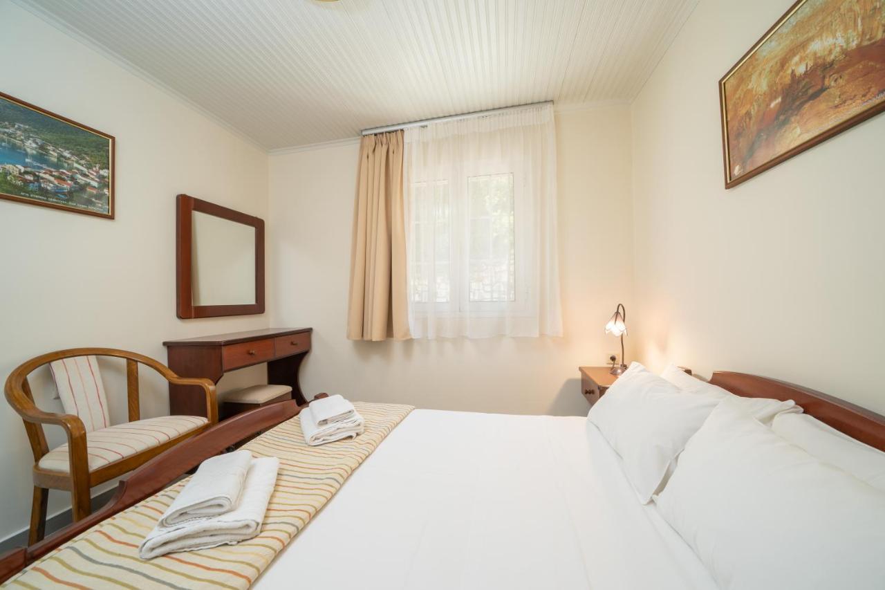 Makis Village-Apartments Agia Efimia Екстериор снимка