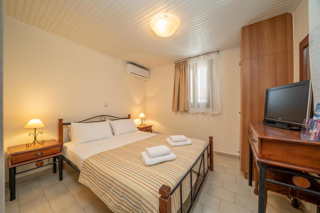 Makis Village-Apartments Agia Efimia Екстериор снимка