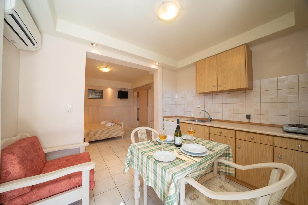 Makis Village-Apartments Agia Efimia Екстериор снимка