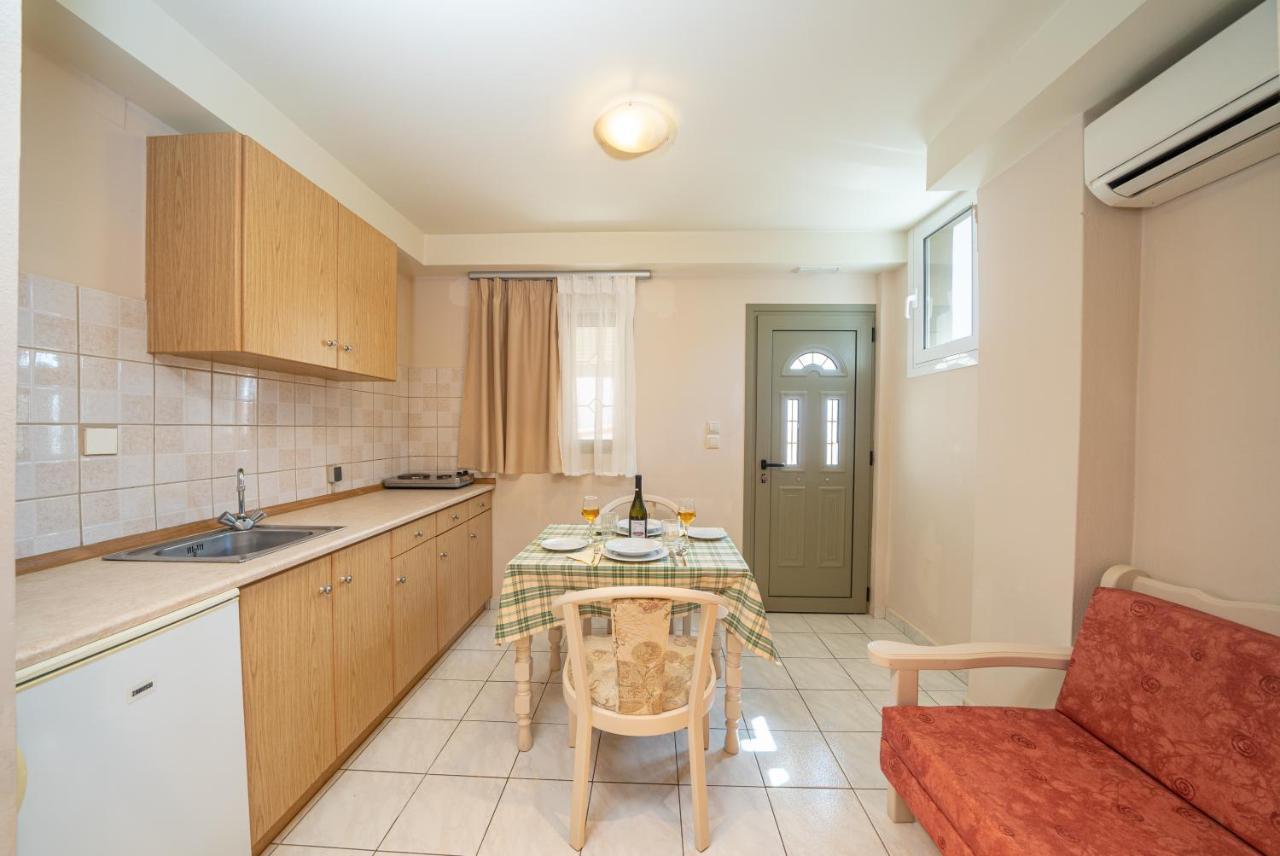 Makis Village-Apartments Agia Efimia Екстериор снимка