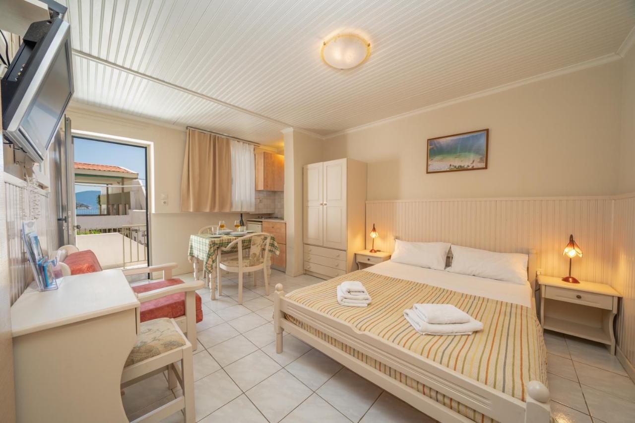 Makis Village-Apartments Agia Efimia Екстериор снимка