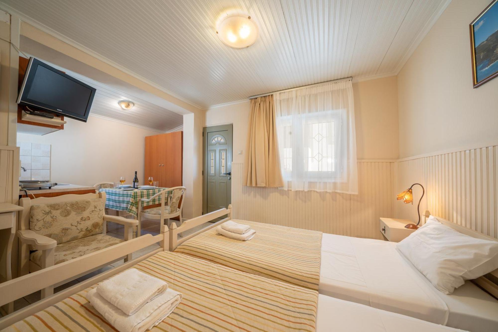 Makis Village-Apartments Agia Efimia Екстериор снимка